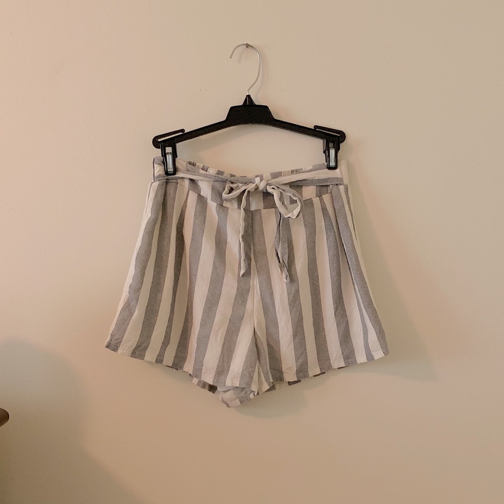 CHARLOTTE RUSSE BLUE & WHITE STRIPPED TIE SHORTS